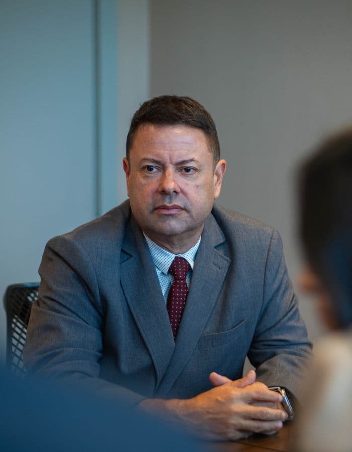 Marcelo Guimarães, sócio fundador, em reunião